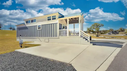Tiny Home 98 - Vine Time — image 2 of 26