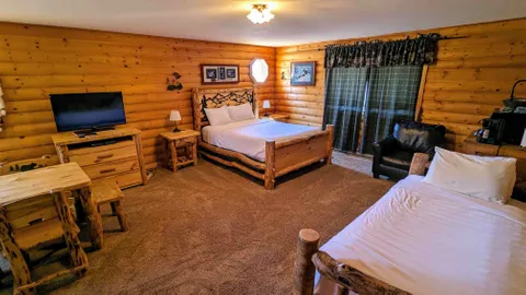 Trapper Lodge Room — image 2 of 3