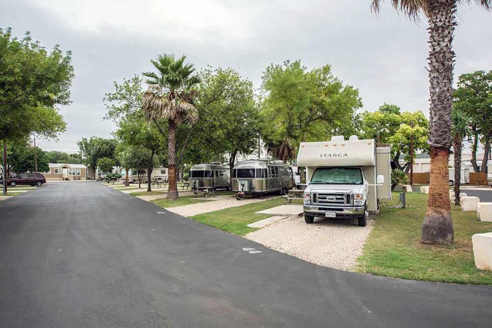 Traveler's World - Photo 2