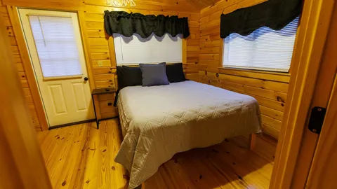 Ivy - Cabin 2 - Boone Bungalow — image 5 of 5