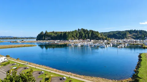 Waterfront Harbor View Head-In — image 3 of 3