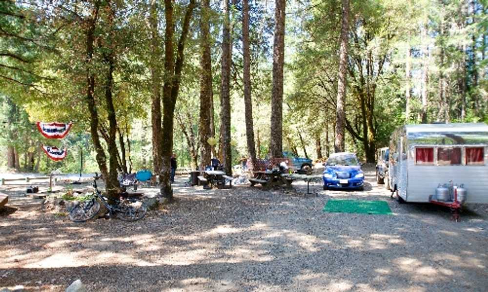 Partial Hookup w/optional blackwater dump. 30 Amp RV Site