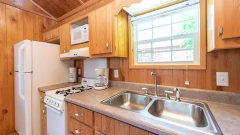 Ranger Smith™ Cabin — image 2 of 10