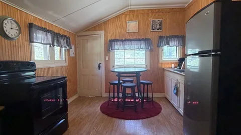 Rustic Cottage Cabin — image 2 of 7