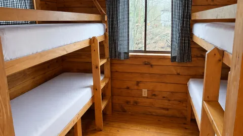 Kozy Kabin: Sleeps 6 Rustic Log Cabin — Pet-Friendly Stay Steps from the Lake — image 5 of 5