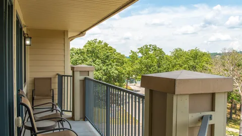 Connecting Suite — image 2 of 4