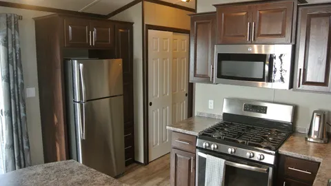 Luxury Lakefront Cottage 2 Bedroom — image 8 of 8