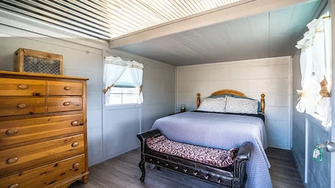 Tiny House — image 2 of 5