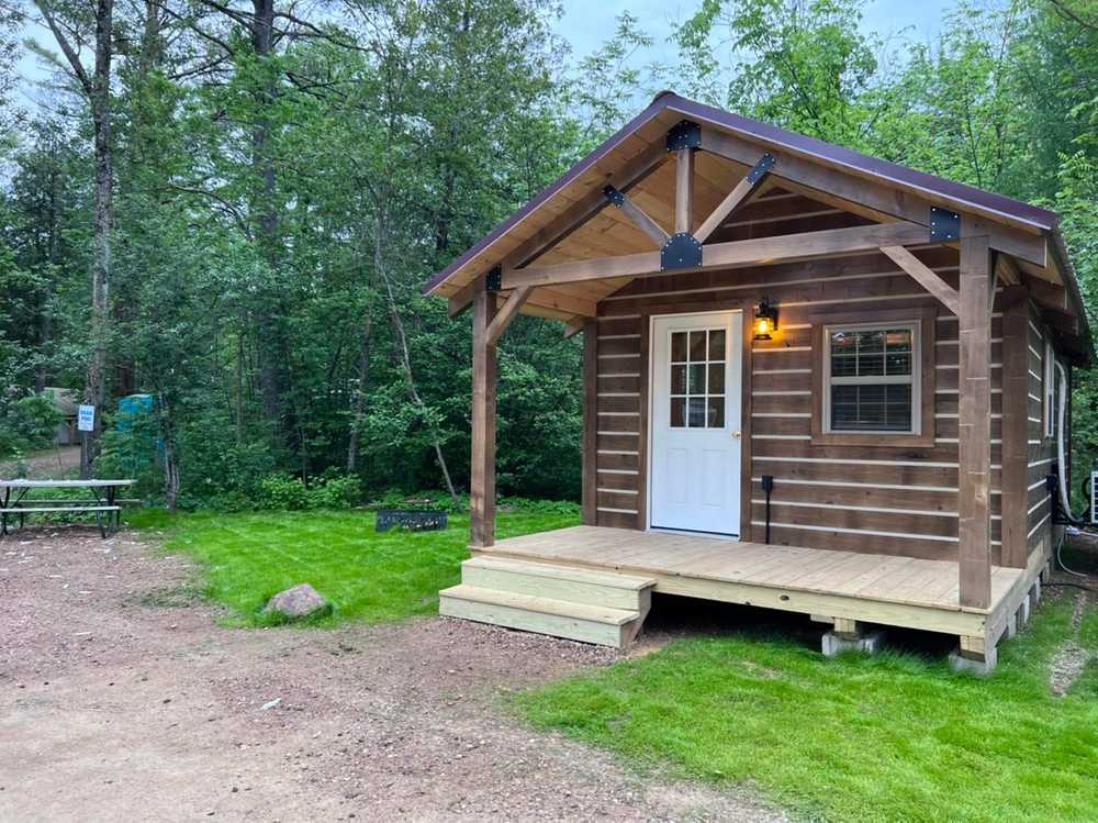 Log Cabin w/Bathroom