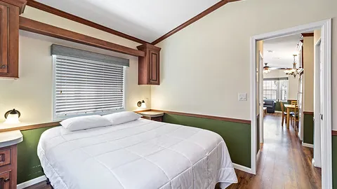 Gold 1 Bedroom Rental — image 6 of 6