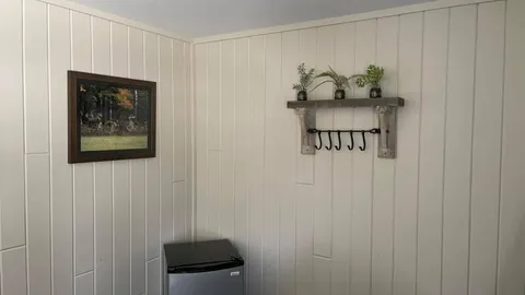 Motel Room — image 2 of 6