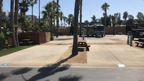 Motorcoach Pull-Thru — image 2 of 8