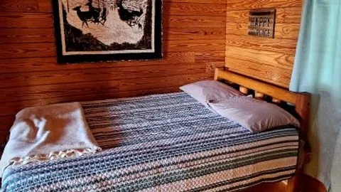 Select Cabin — image 2 of 3