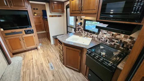 R30 - Jay Flight by Jayco — image 2 of 6