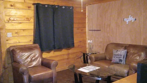 Deluxe One Bedroom Cabin — image 2 of 10