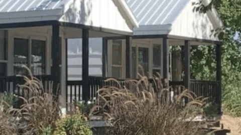 Cottage — image 1 of 9