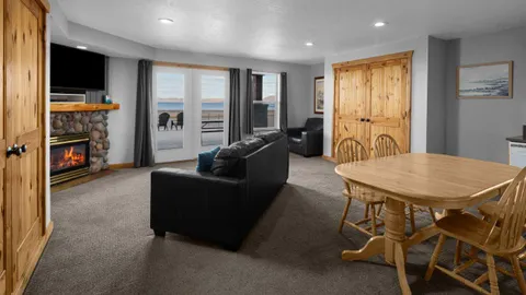 Beach Hotel - Park View Superior Suite (Sleeps 6) — image 6 of 6