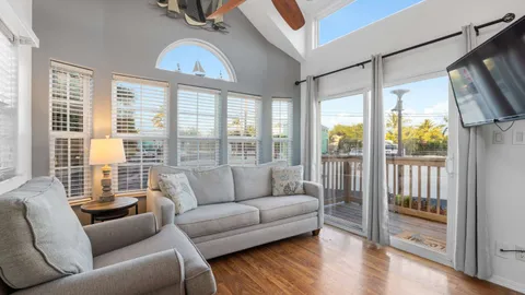 Keys Cottage with Sleeping Loft Sleeps 7 — image 9 of 9