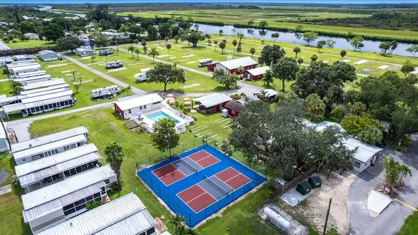 Meadowlark Shores RV Resort, Moore Haven, Florida campground