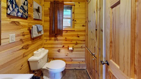 Deluxe Cabin 4 — image 2 of 5