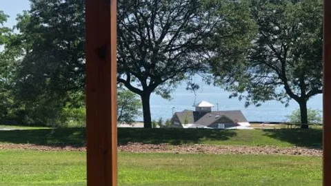Large Lakeview Cabin — image 13 of 13