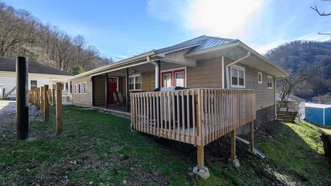 Logan Lodging - Mountaineer Hillbilly Retreat — image 22 of 22