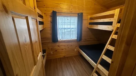 2 Deluxe Cabin — image 2 of 7