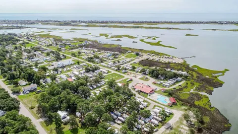 Deluxe Waterview — image 10 of 10