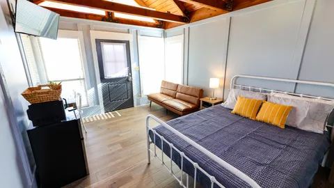 Deluxe Cabin — image 7 of 7
