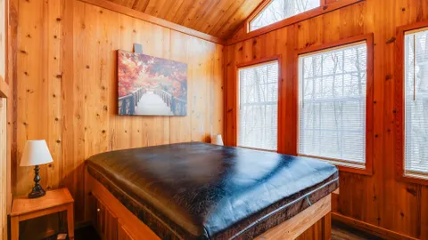 Mountain View Cabin sleeps 8 — image 1 of 5