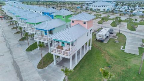 Surf Bungalow 2BR/2BA — image 2 of 22