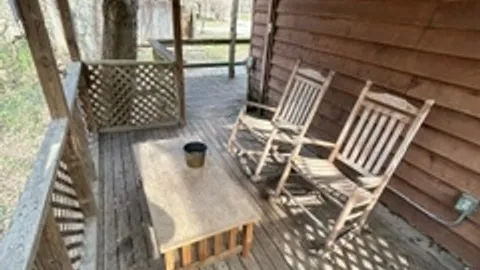 Deluxe Small Cabin — image 2 of 5