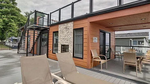 Luxury Lakefront Diamond Cottage 2 Bedroom w/ Rooftop Patio — image 2 of 15