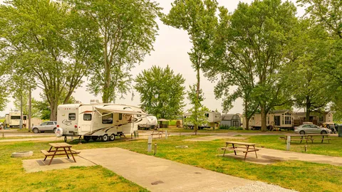 Economy Full Hookup 30amp RV Site — image 1 of 4