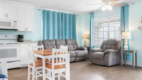 One Bedroom Cottage - 1 Queen Bed — image 2 of 6