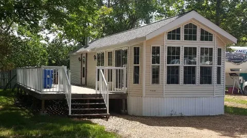 Deluxe Cabin - Rex's Retreat — image 1 of 6