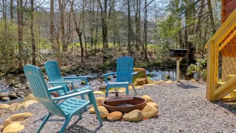 Deluxe Camping Cabin (Sleeps 6) — image 2 of 12