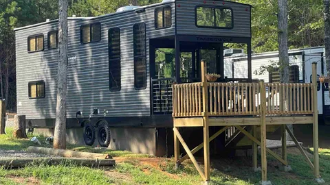 Deluxe RV on Pond ~Sleeps 7 ~Dog Park ~Playground — image 11 of 11