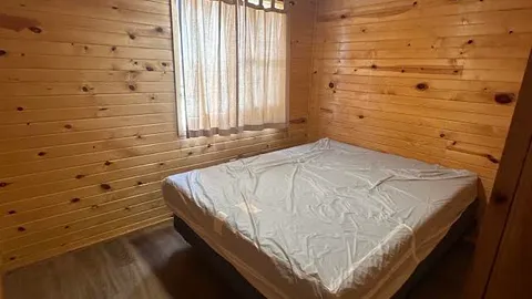 POOLSIDE CABIN — image 2 of 7