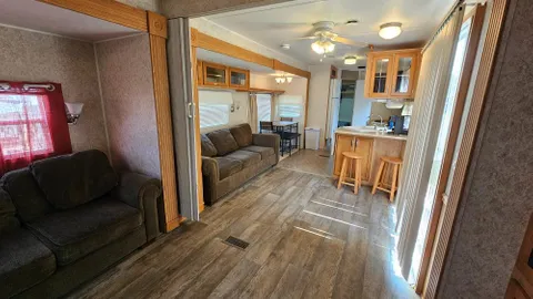 #11 Rental Trailer: Hyline  37’ — image 8 of 8