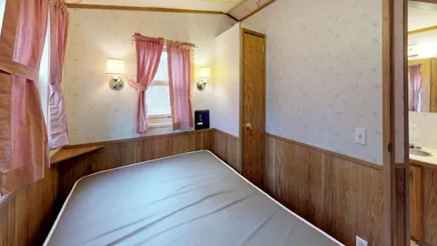 Vacationer (Sleeps 6) — image 2 of 5