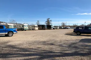 Three Oaks & A Pine RV Park – photo 5