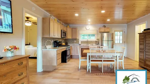 Yellow Cottage — image 8 of 8