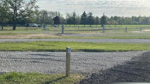 Deluxe Full Hook Up — image 2 of 7