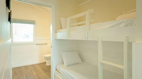 Carolina Cottage 1 Bedroom — image 2 of 11