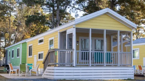 Deluxe Cabin (Queen/3 twin) — image 1 of 19