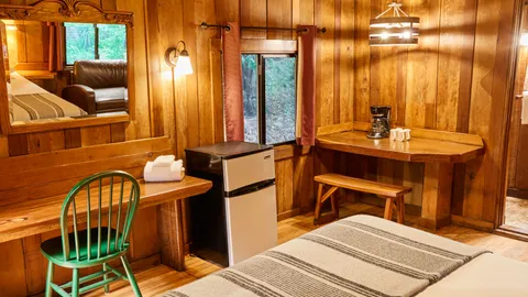 One Room Cabin with Queen Bed — image 11 of 11