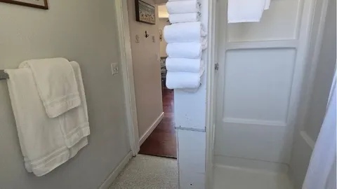 Heron Cottage — image 2 of 7