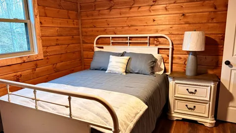 Wildcat Cabin — image 2 of 14