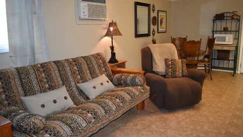 Cabin 1 — image 2 of 5